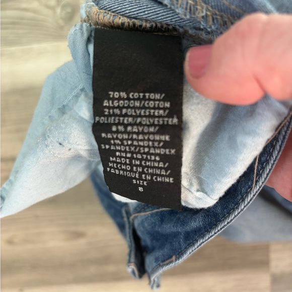 1822 Denim Size 8, waist is 14, inseam is 21 blue distressed - Picture 4 of 5